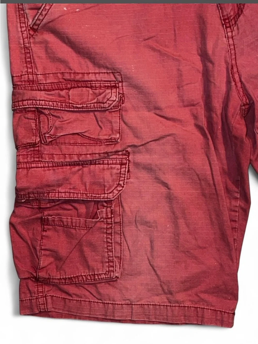 Y2K Iron Co. red 100% cotton cargo shorts with tons of pockets size 31
